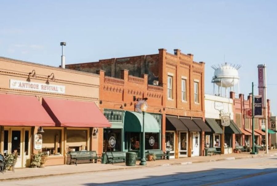 Parr Park and its rock trail, Grapevine, Texas — SusyQ's Cleaning serves homes throughout Grapevine