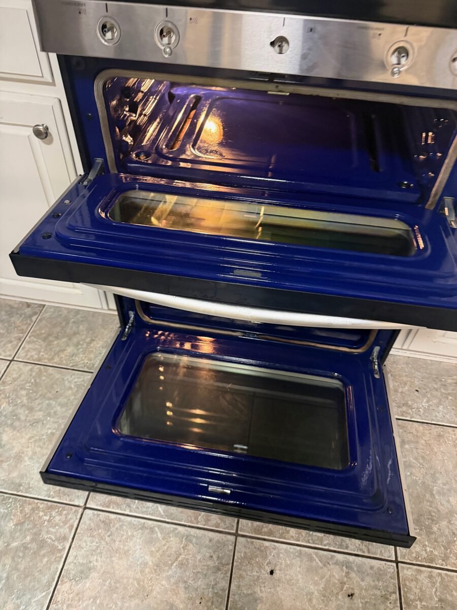 a double oven cleaned inside and out in a Coppell home cleaned by SusyQ’s Cleaning