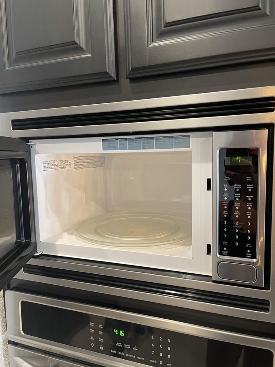 Appliances in a Rowlett home cleaned by SusyQ’s Cleaning